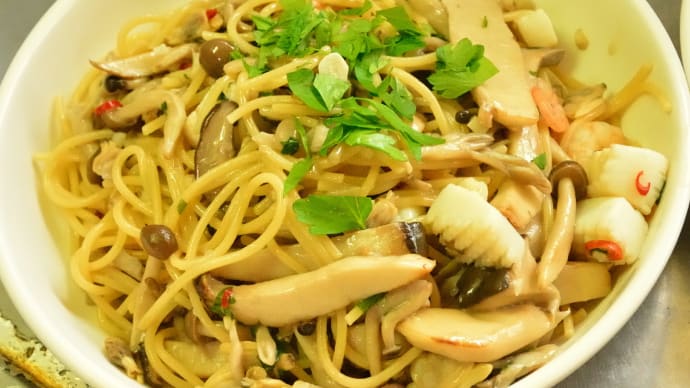 おっさんパスタ 7/27 ペスカトーレビアンコキノコまみれ 美味いなこれ