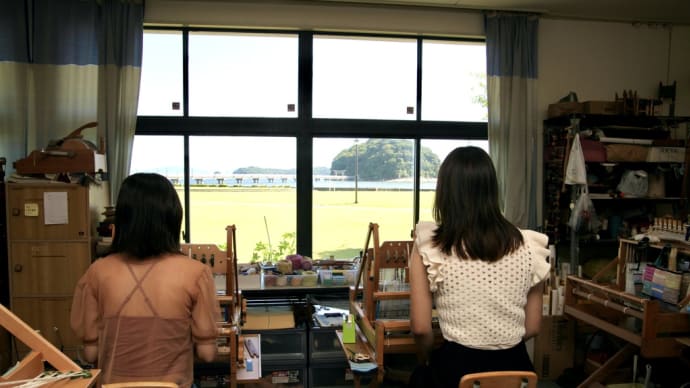留学生が手織体験にやって来た