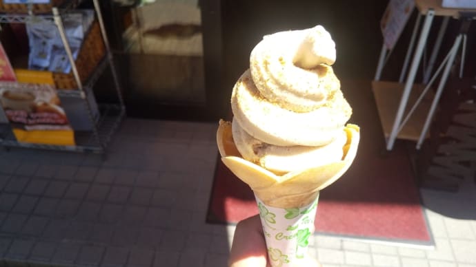 鎌倉小道のごま専門店でごまソフト