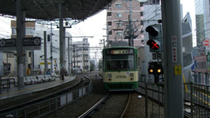 広島駅行きの路面電車に乗る