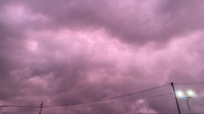昨日の雲・紫色〜！