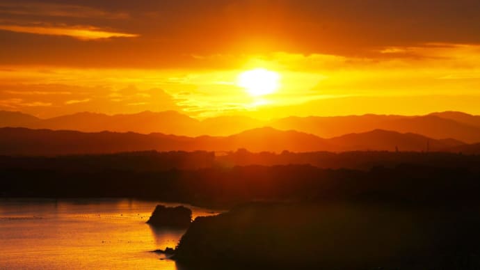 山並みの夕陽
