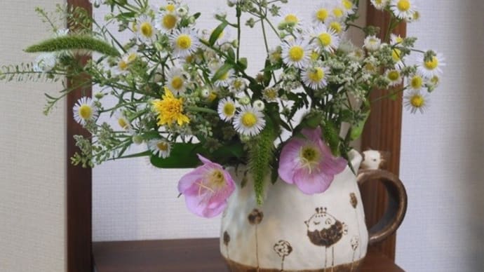 ピッチャーに野の花