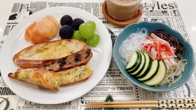 「ジャン・フランソワ」のパンで朝ごはんと、フルーツがいっぱい