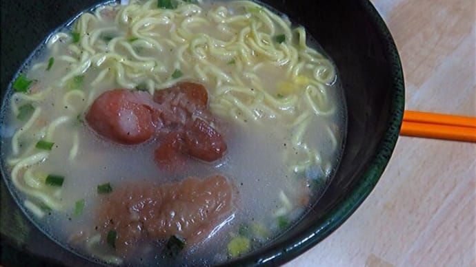 Secoma 黒胡椒コムタン味ラーメン