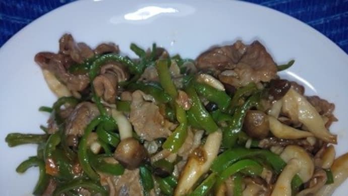 【04/17晩御飯】江崎グリコ/青椒肉絲風の素で北海道黒毛ピーマンシメジ炒め、微妙なとこだったんだね:D