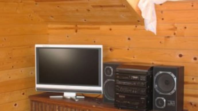 民芸家具がテレビ台に