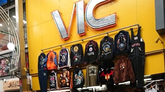 大須のVIC万松寺店で、今昔のパーカーを買いました。