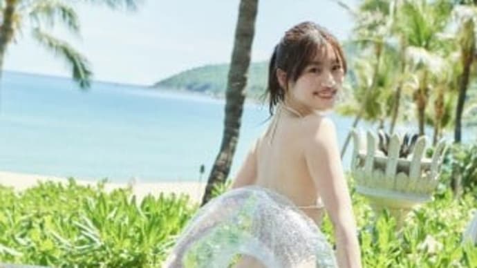日向坂46佐々木美玲、白のさわやか水着ショット「“おしり~!”って言って遊んでいる写真です」