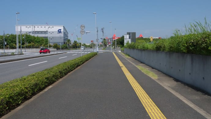 7月のイオンモール幕張新都心:アクティブモール前を通り抜けて幕張豊砂駅西側駐車場前へ PART2