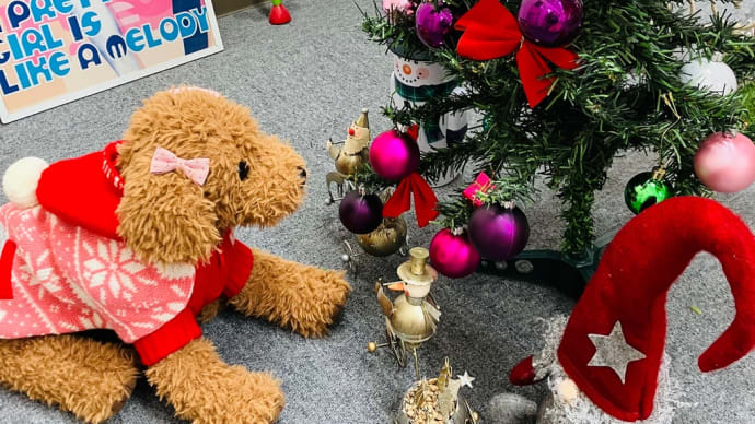 クリスマスツリーを飾るとオフィスがワックワク