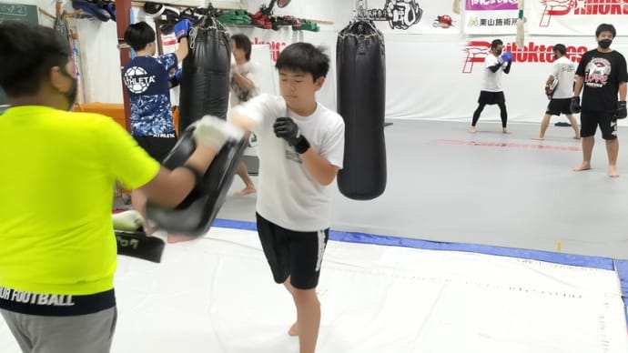 (水)キックボクシング初級クラス19:30〜
