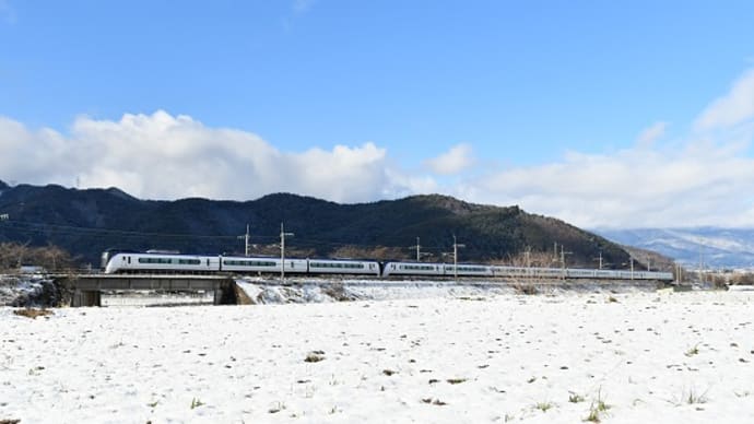 1月5日撮影 雪景色のあずさとWVしなのより
