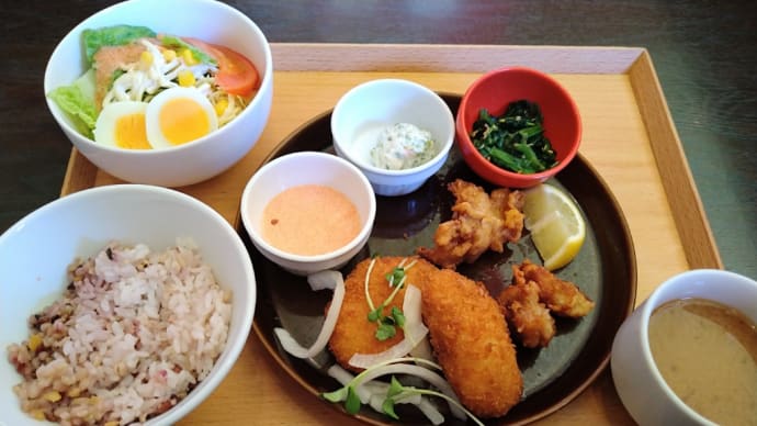 休日の昼食(キャッツカフェ)