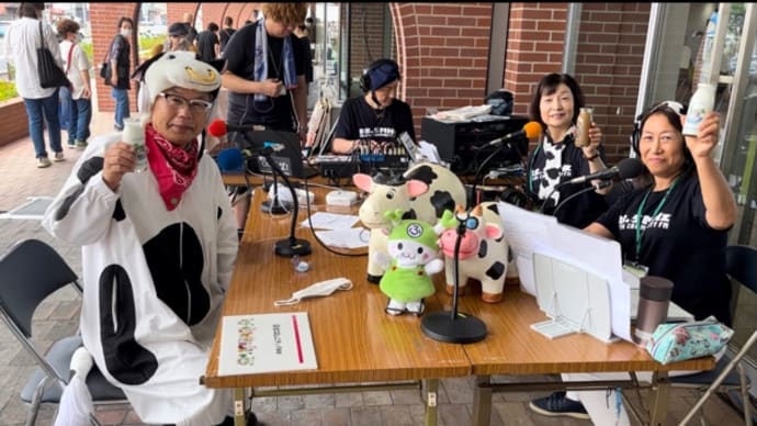 モーモーフェア、ふっかちゃん牛乳で乾杯!