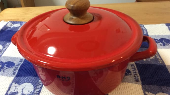 赤いホーロ鍋