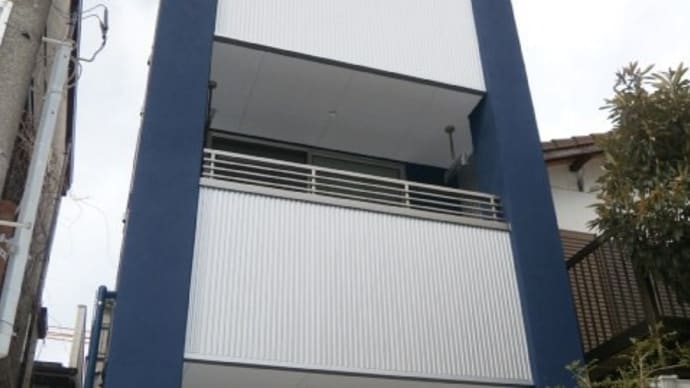 街中の貴重な狭小敷地でも、愛車の為のビルトインガレージハウスをあきらめない住まい。静岡市