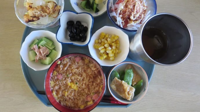 小鉢に色々おかずが大好き(*'▽')