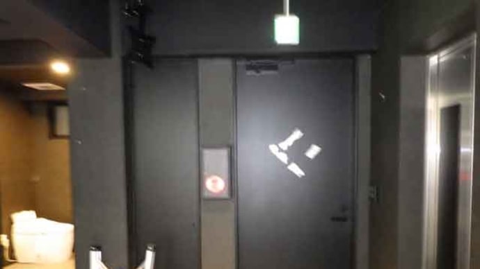 脱毛サロンの解体 原状回復工事 ビフォーアフター 16 スチールドア塗装