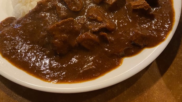 お肉盛りだくさんの絶品カレー