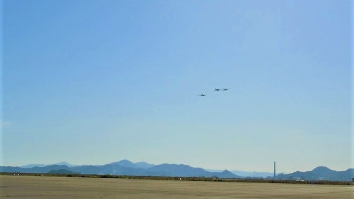 T-5離陸!特別曲技展示飛行&気持ち良さそうに寝ていますね(#^^#)