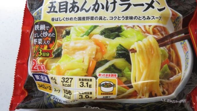ピアノの上、クリスマス飾り付け