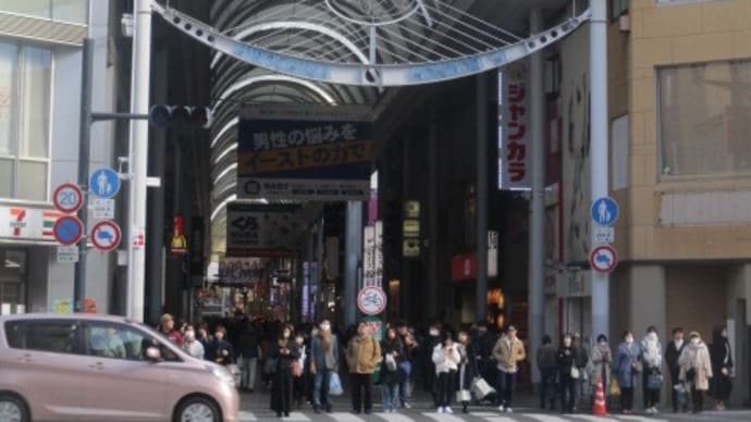 広島市のメインストリート・本通り・・・最近は老舗名店が減り、ドラッグストアやケータイショップが激増しています
