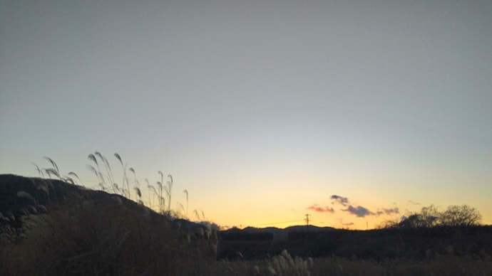 日が沈み月が明るくなってきて…