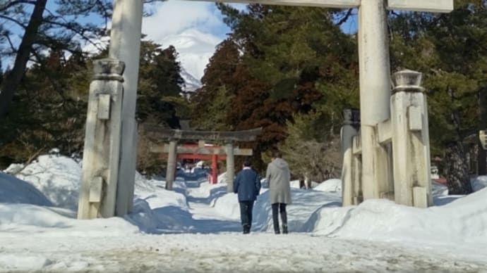 春雪解け間近「岩木山神社」
