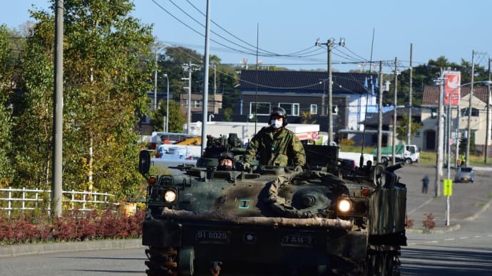 10/12 73式装甲車、87式自走高射機関砲