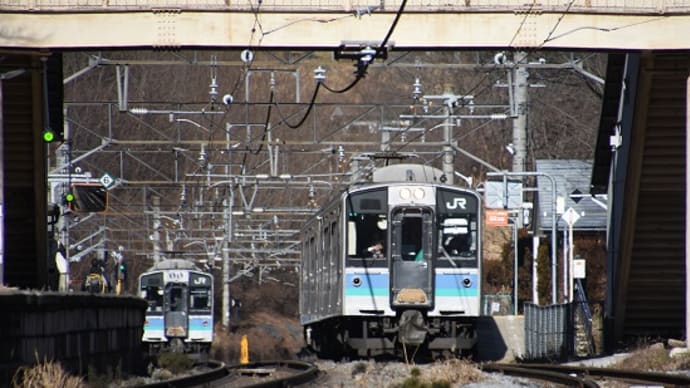 1月3日撮影 冠着駅にて383系「WVしなの」と、普電より