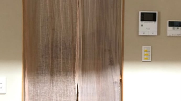 染色ストールをインテリアに。