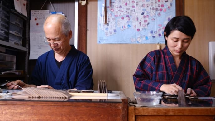 並んで筆づくり。