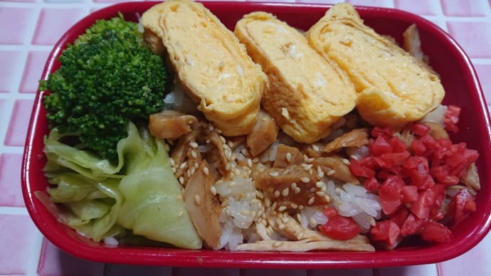 炒飯と、すき焼き風煮物弁当