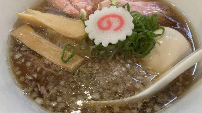 ほんのりと甘い鯵干し出汁のラーメン、三田の「らぁ麺六花」
