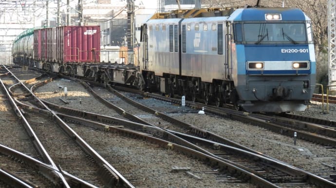 高尾駅進入中83列車 高崎機関区EH200-901号機以下の貨物列車