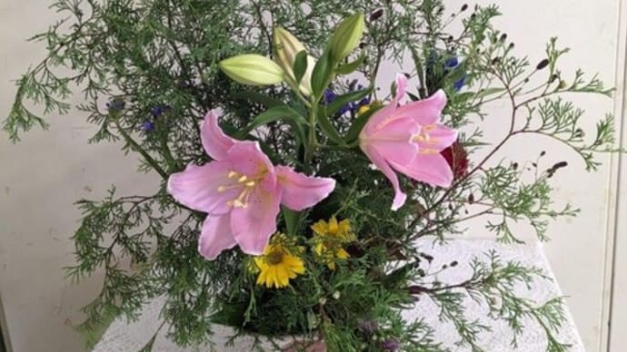 篠窪(しのくぼ)の隣町 花芸安達流 北澤様が「秋の始まりの花」を生けて下さいました (2024/09/03)
