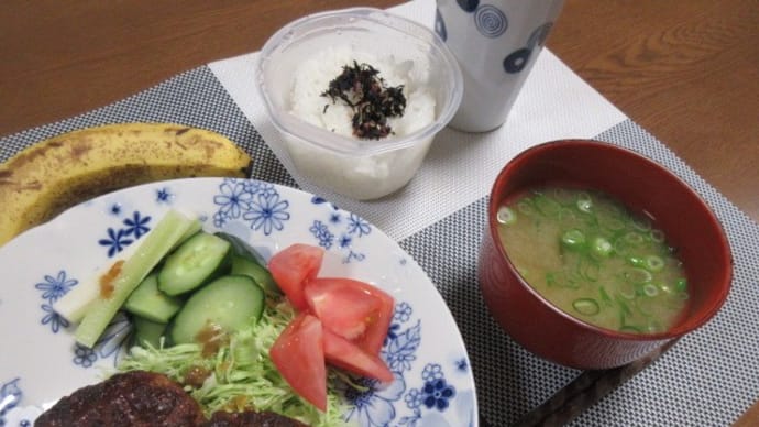 S君の朝食 バイトで大阪へ 買物 おおぼけです。