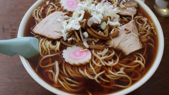 ここへ来たら必ずや大盛りラーメン&昔懐かし素朴なおやつ