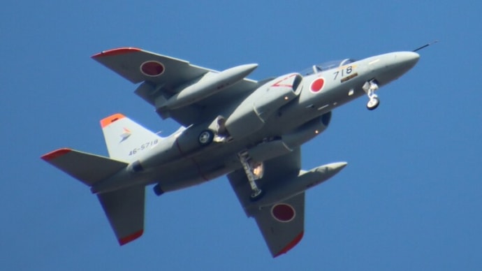 上空の航空機を撮る