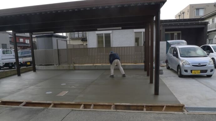 アルミ柱の車庫