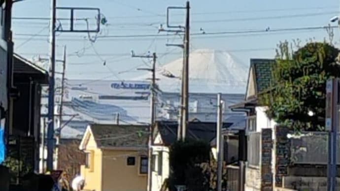 富士山も冬の装いに