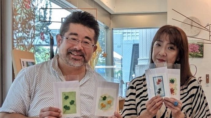秋柄のペーパークイリングのグリーティングカード 銀杏と紅葉