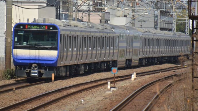 E235系1000番台　どんどん走ってます。【鶴見駅脇：横須賀線】 2021.3.19