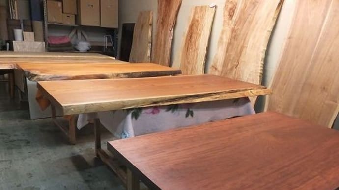 1591、お届け前の準備とか。仕上げ中とか。お届け前の仕上げの作業場より。一枚板と木の家具の専門店エムズファニチャーです。