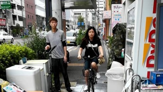 三吉橋バス停前の 道交法違反店