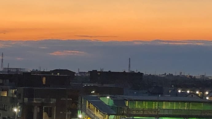 朝焼けの空もなんとなく。