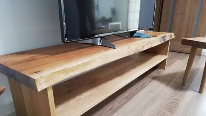 2006、一枚板からテレビボードを作る。一枚板と木の家具の専門店エムズファニチャーです。