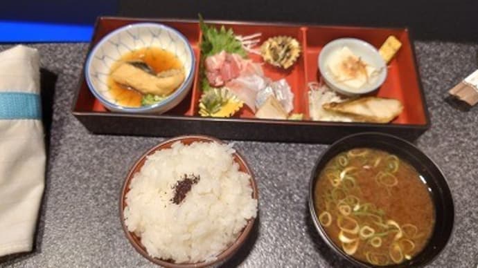 出社して作造さん行って帰宅したら部屋が酷暑で晩にうまいっ手羽