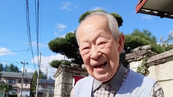 ♪ 今日の青空のように晴れやかな笑顔の森川翁が、「毎年発行してもらう著書が9冊目になりました」